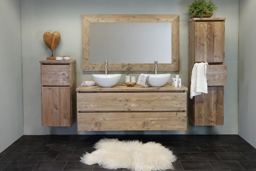 Badezimmermöbel aus Gerüstholz haben einen besonderen Charme
